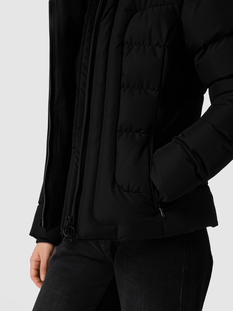 Funktionsjacke mit abnehmbarer Kapuze Modell 'Belvitesse Short' in schwarz