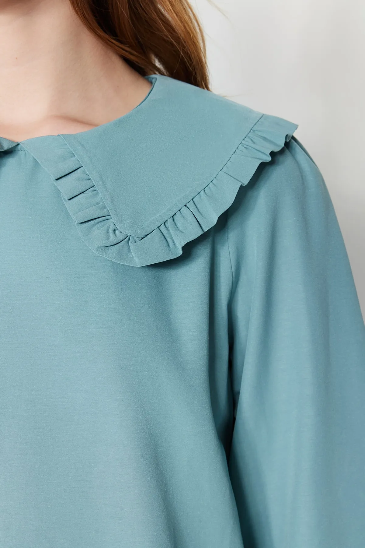 Trendyol Modest  Mintfarbene gewebte Tunika mit Babykragen TCTSS21TN0089
