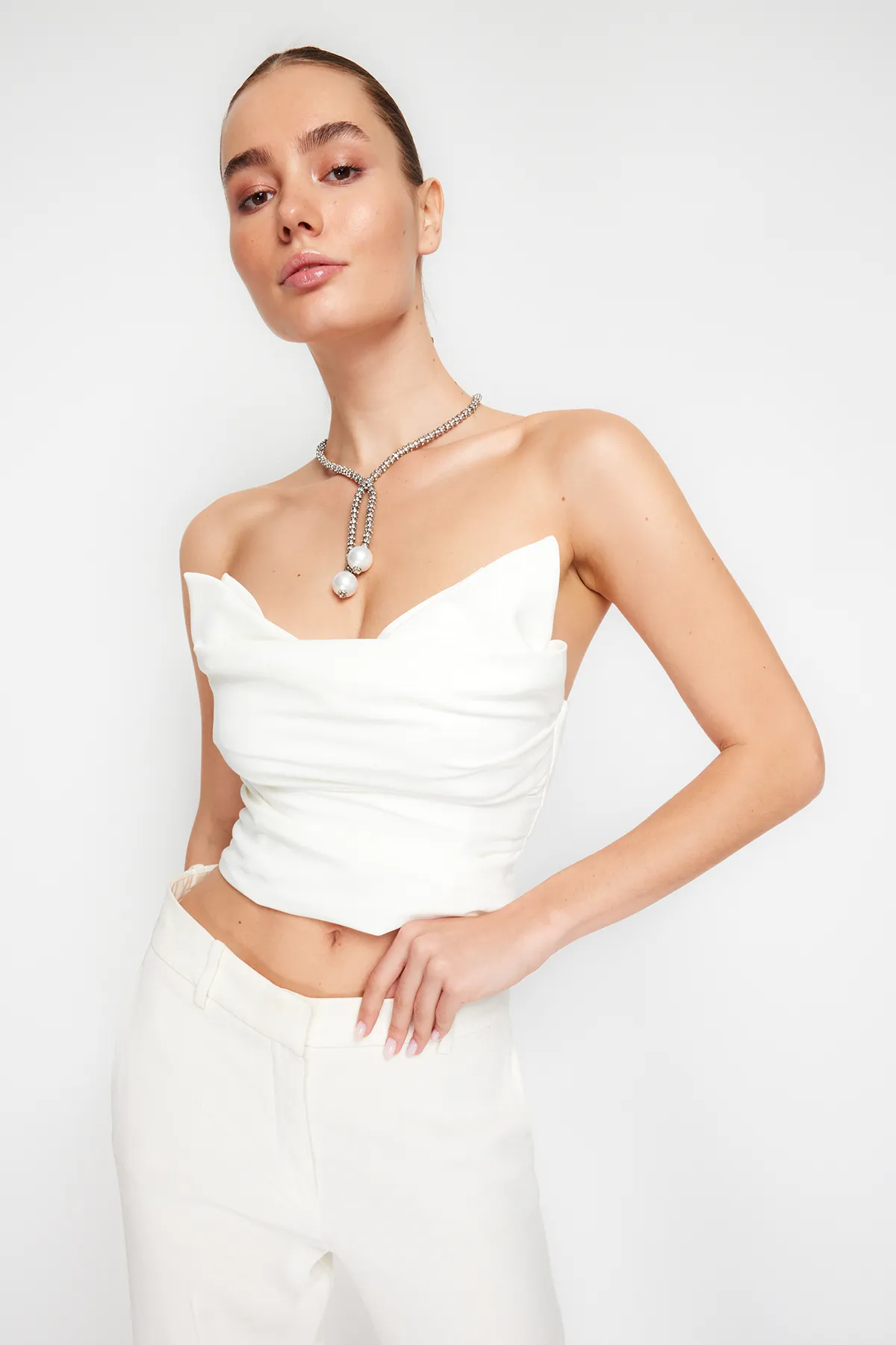 Trendyol Collection  Weißes, bauchfreies, gewebtes Braut-Bustier TPRSS24BS00010