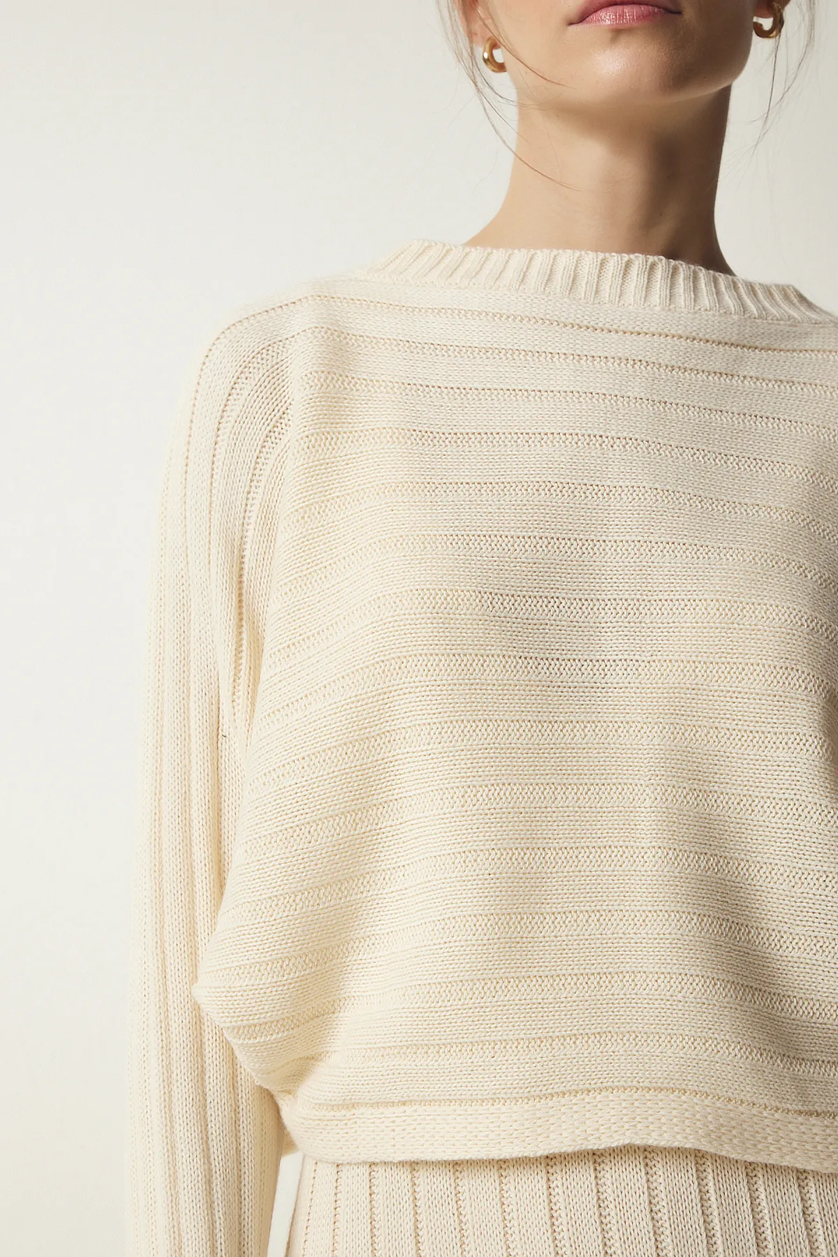 Happiness İstanbul  Cremefarbenes Sweatshirt-Kleidungsset aus Rippstrick für Damen CI00095