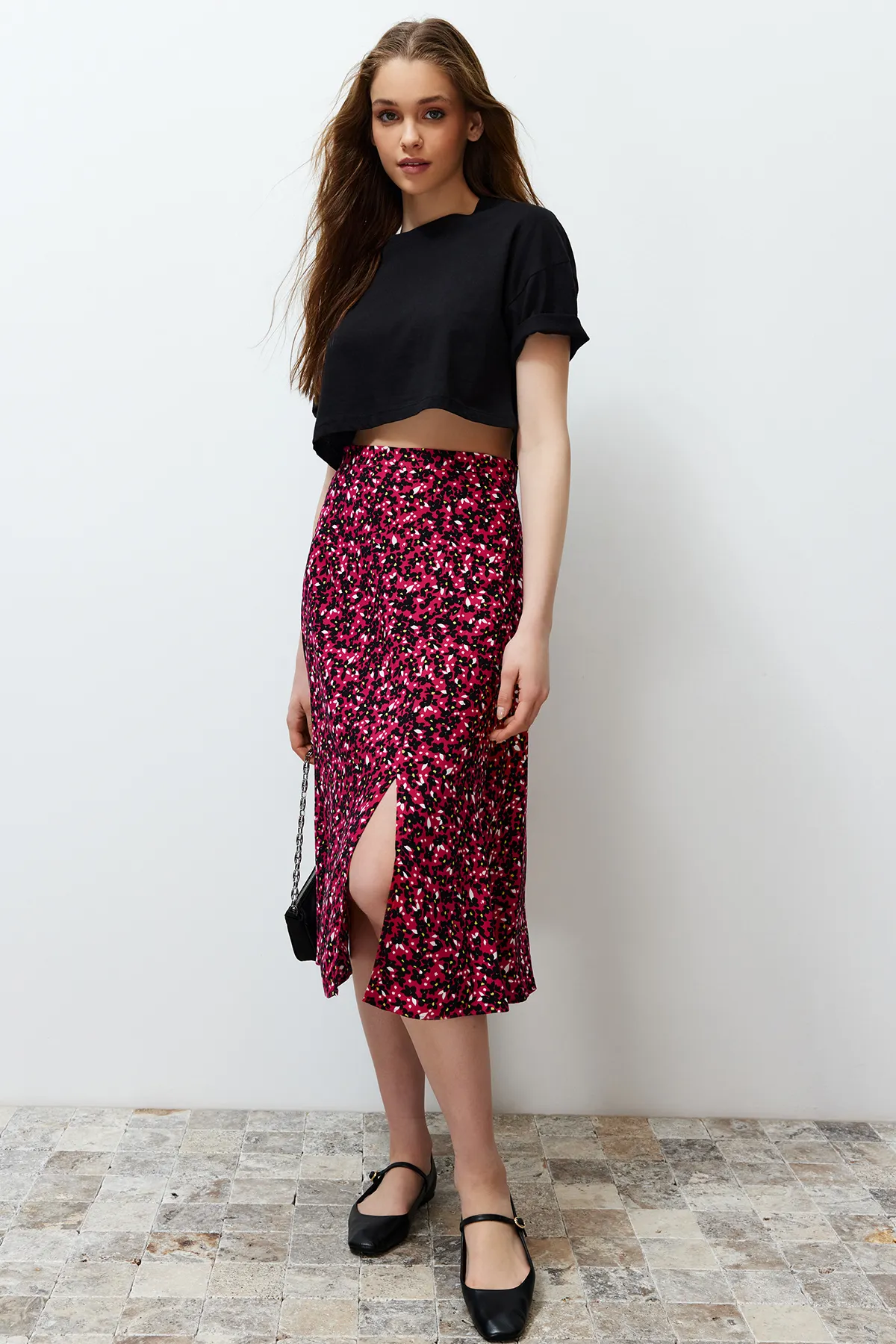 Trendyol Collection  Rosa gewebter Midirock aus Viskosestoff mit Blumenmuster und Schlitzdetail TWOSS20ET0230