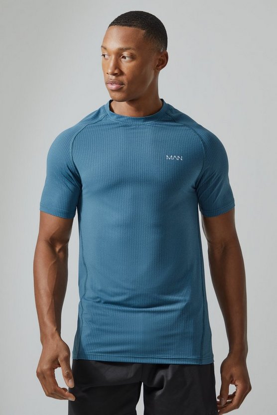 Man Active Muscle-Fit T-Shirt