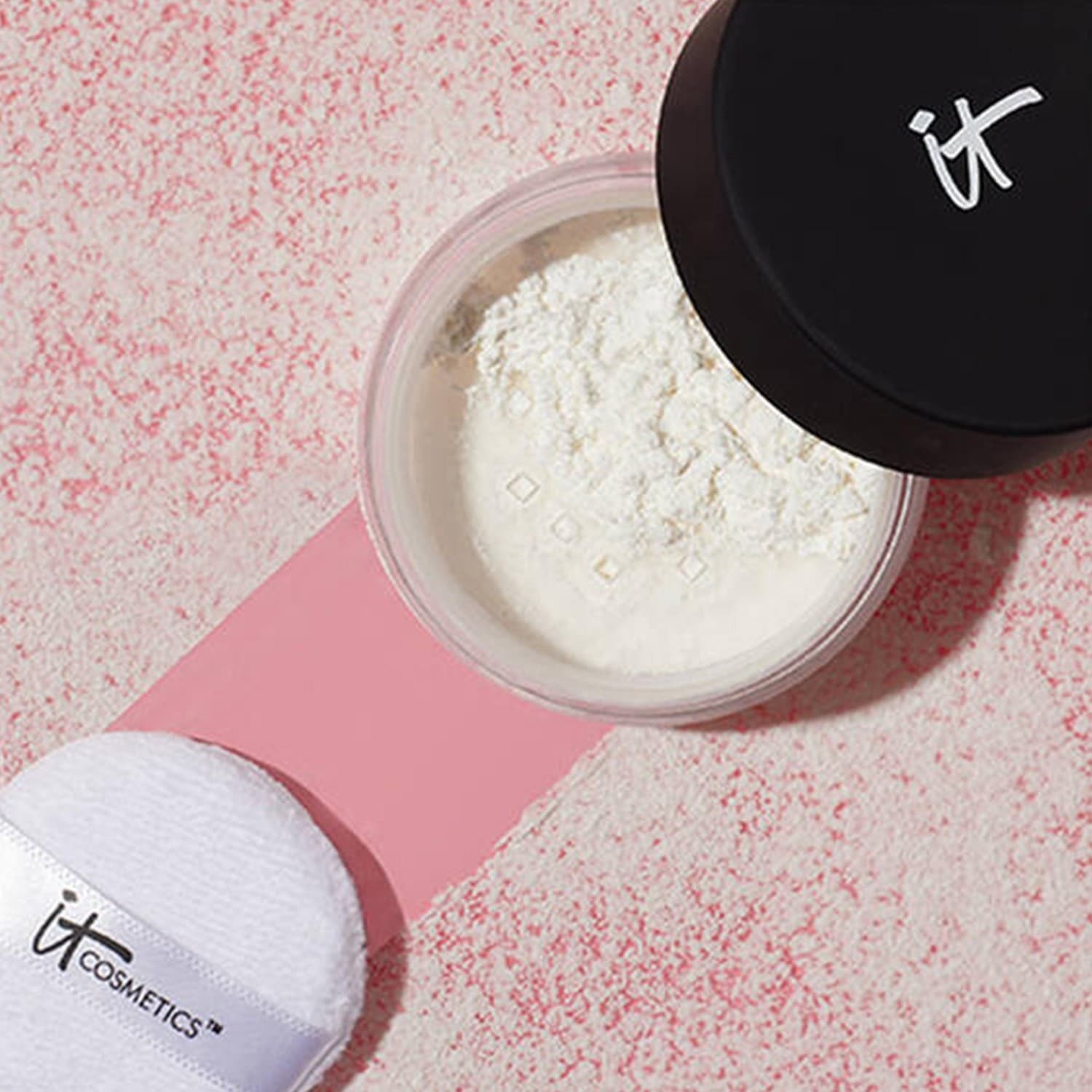 IT Cosmetics Univerzalni matirajoči kompaktni puder proti poram