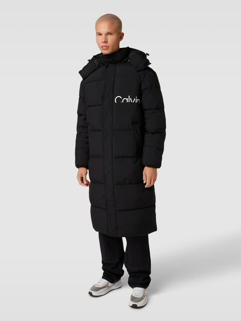 Steppmantel mit Label-Print Modell 'ESSENTIALS' in black