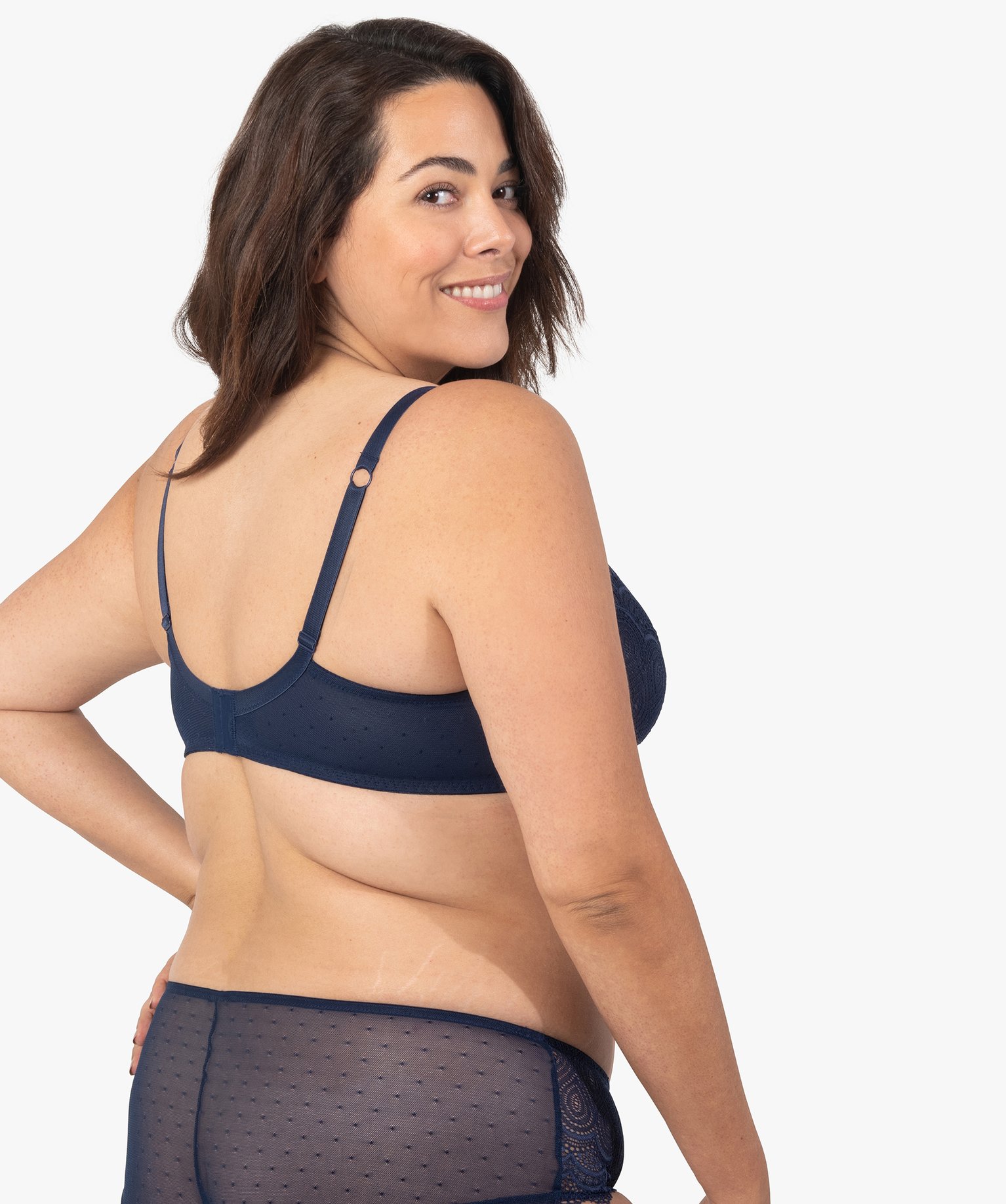 Soutien-gorge emboitant grande taille à armatures en dentelle marine | GEMO