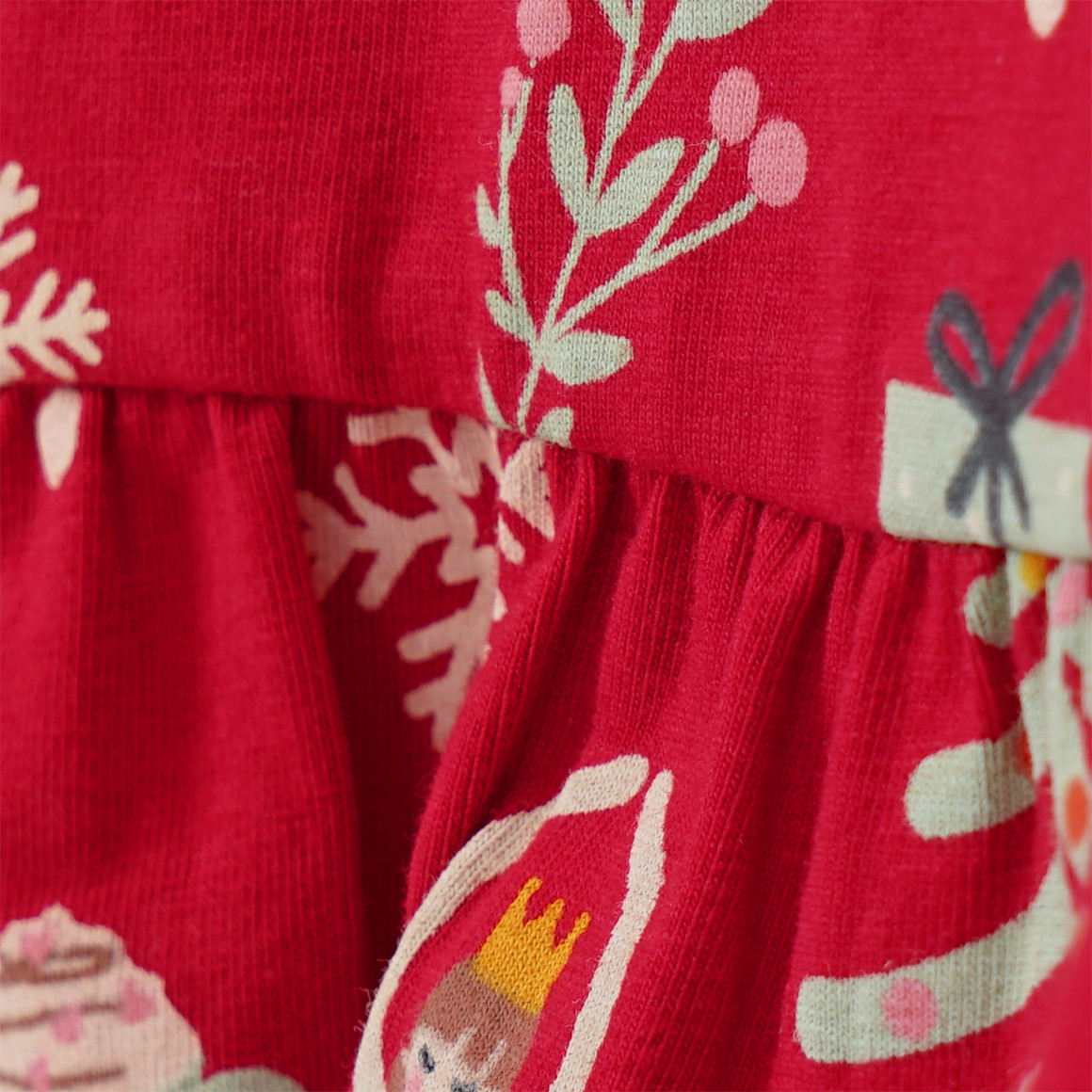 Mädchen Weihnachtsshirt mit bunten Motiven rot