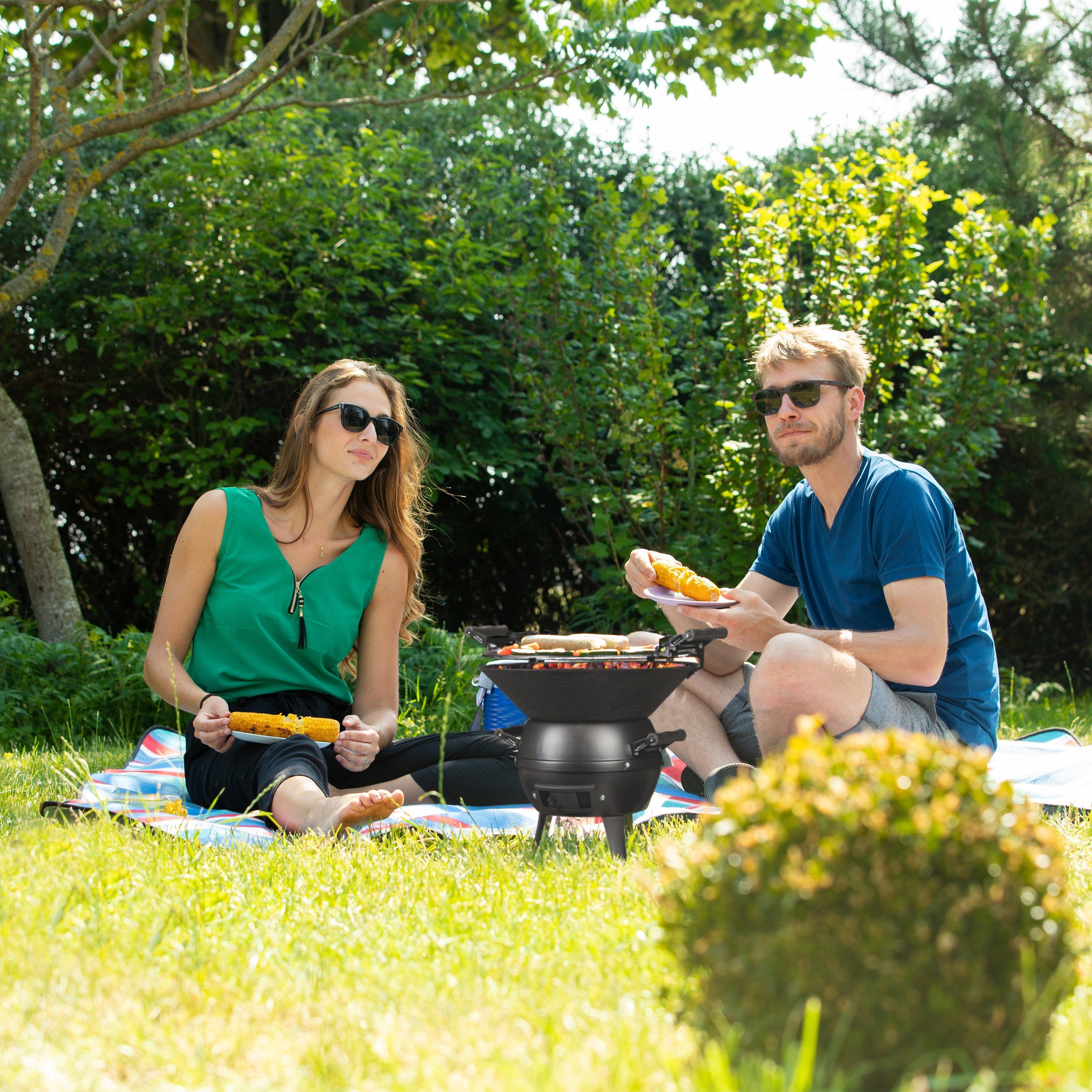 relaxdays Holzkohlegrill Grillfass aus Gusseisen