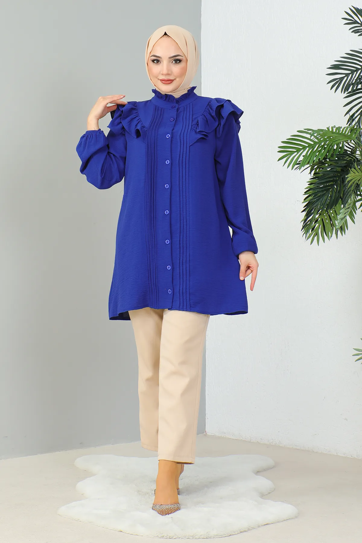 MODAQU  Saks – Blaue Tunika mit Rüschen an den Schultern