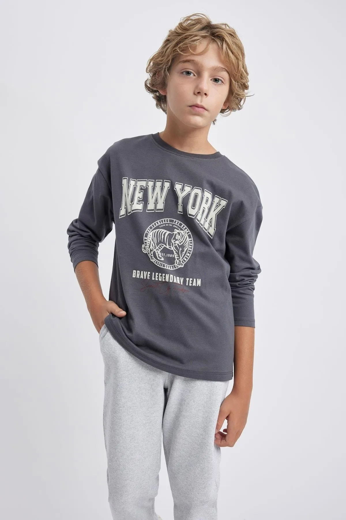 DeFacto  Langärmliges T-Shirt aus gekämmter Baumwolle mit Rundhalsausschnitt in Oversize-Passform für Jungen