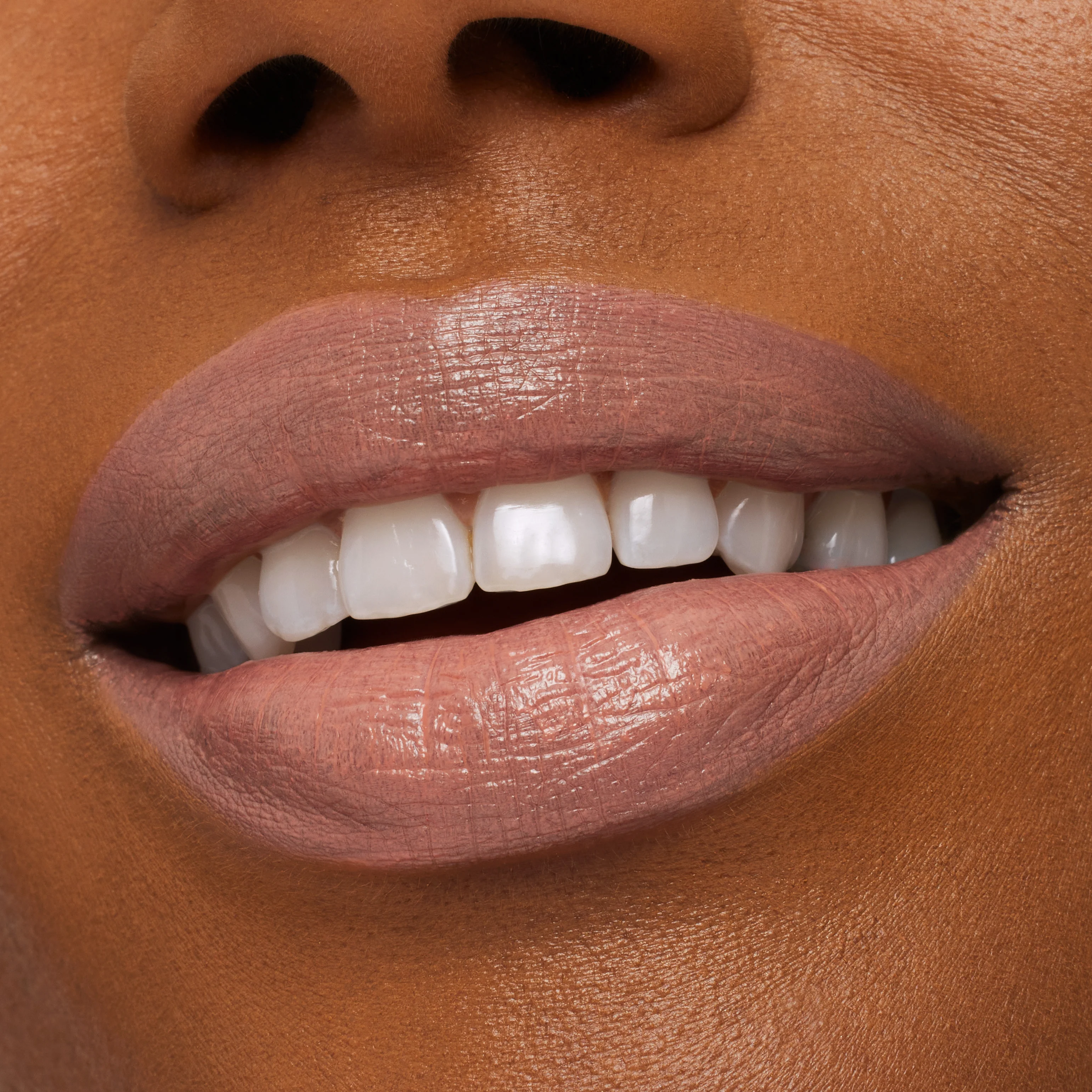 „Rossetti M·A·CXIMAL SLEEK SATIN“ LŪPŲ DAŽAI – „Rossetto“