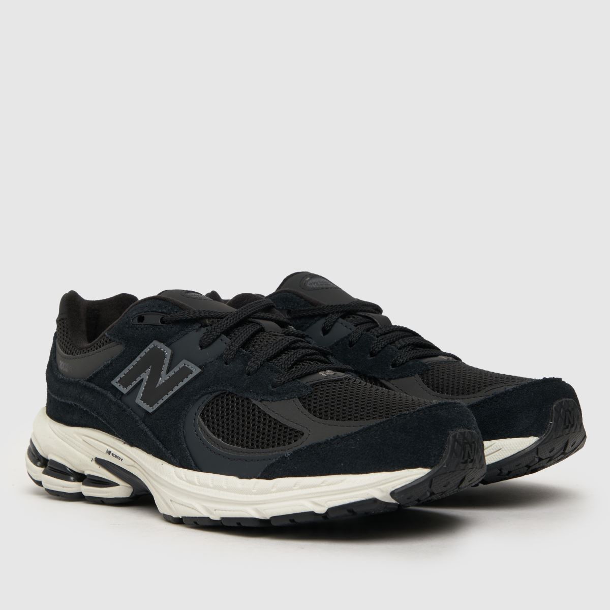 New Balance fekete 2002-es ifjúsági cipő