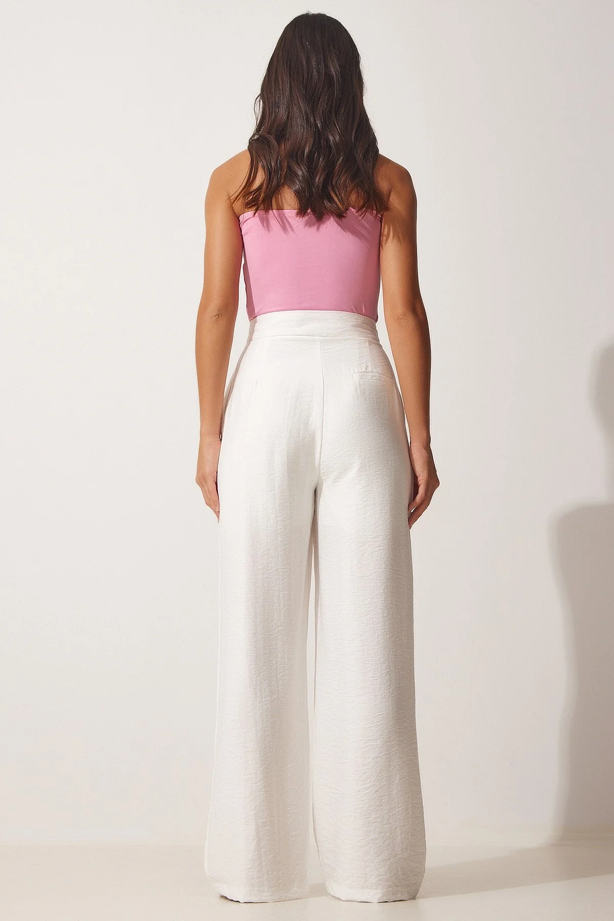 Happiness İstanbul  Weiße, lockere Leinenhose für Damen mit Klettverschluss BV00074