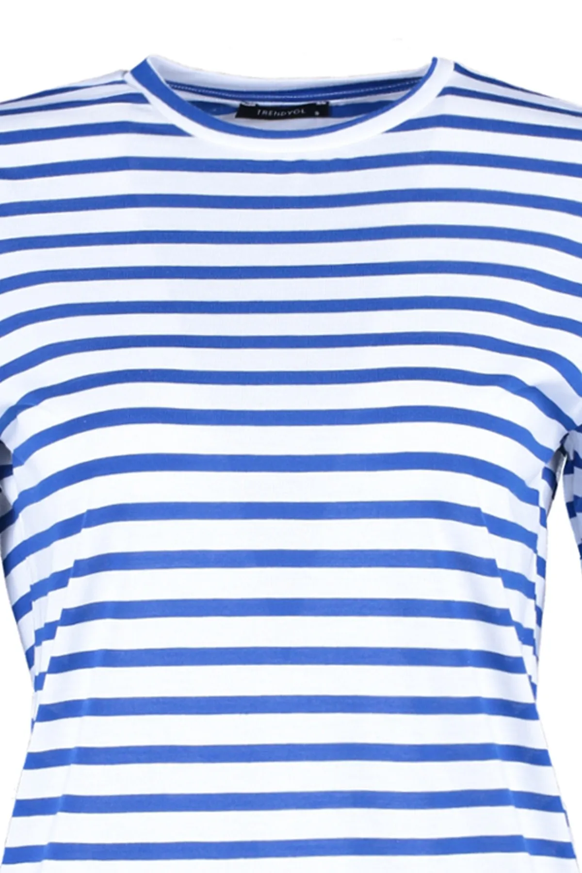 Trendyol Collection  Marineblaues, gestreiftes Basic-Strick-T-Shirt mit Rundhalsausschnitt und regulärem/normalem Muster TWOAW23TS00002