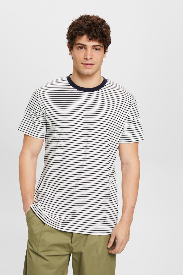 Geripptes, gestreiftes T-Shirt