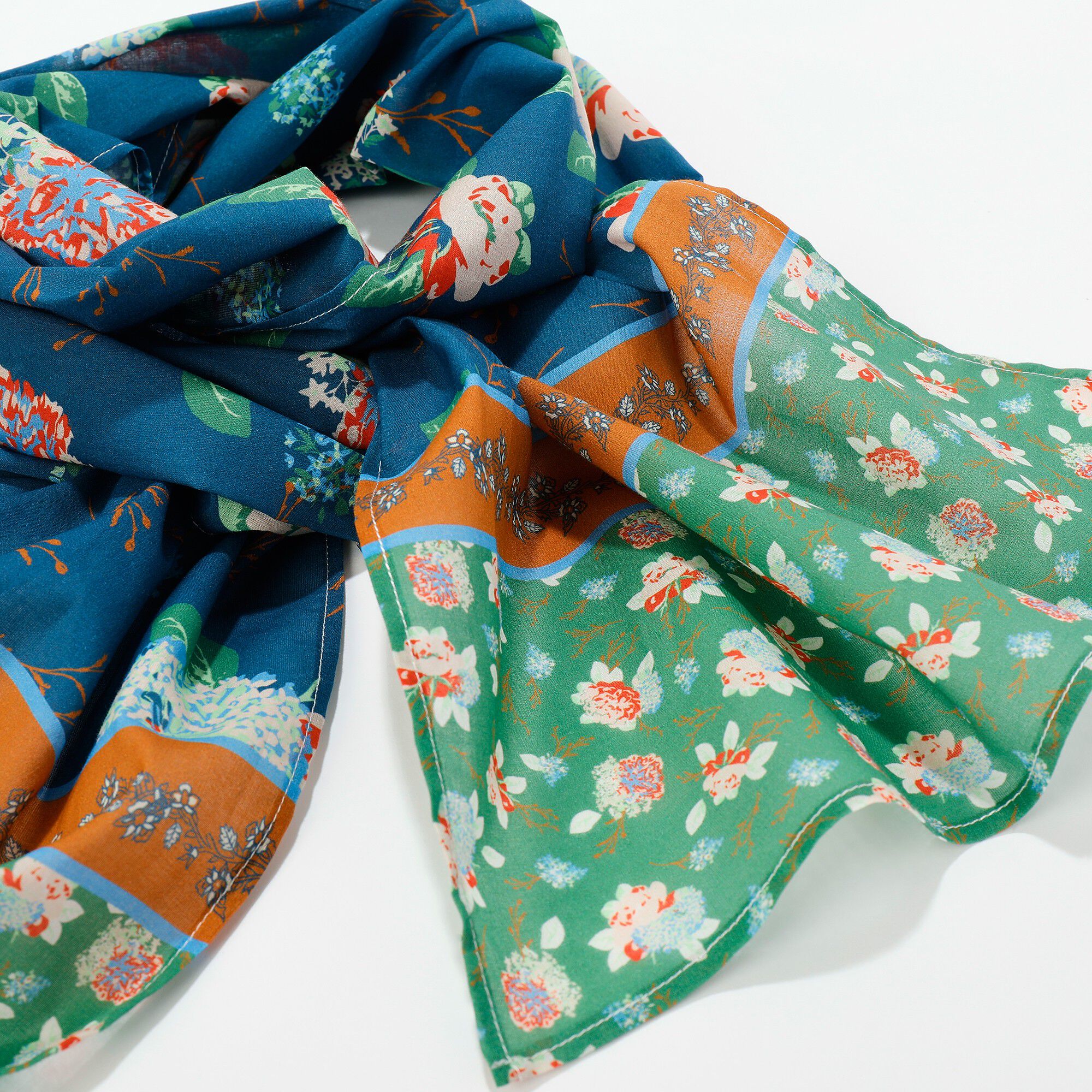 Foulard fabriqué en France imprimé fleurs bleu/vert, 198 x 38 cm