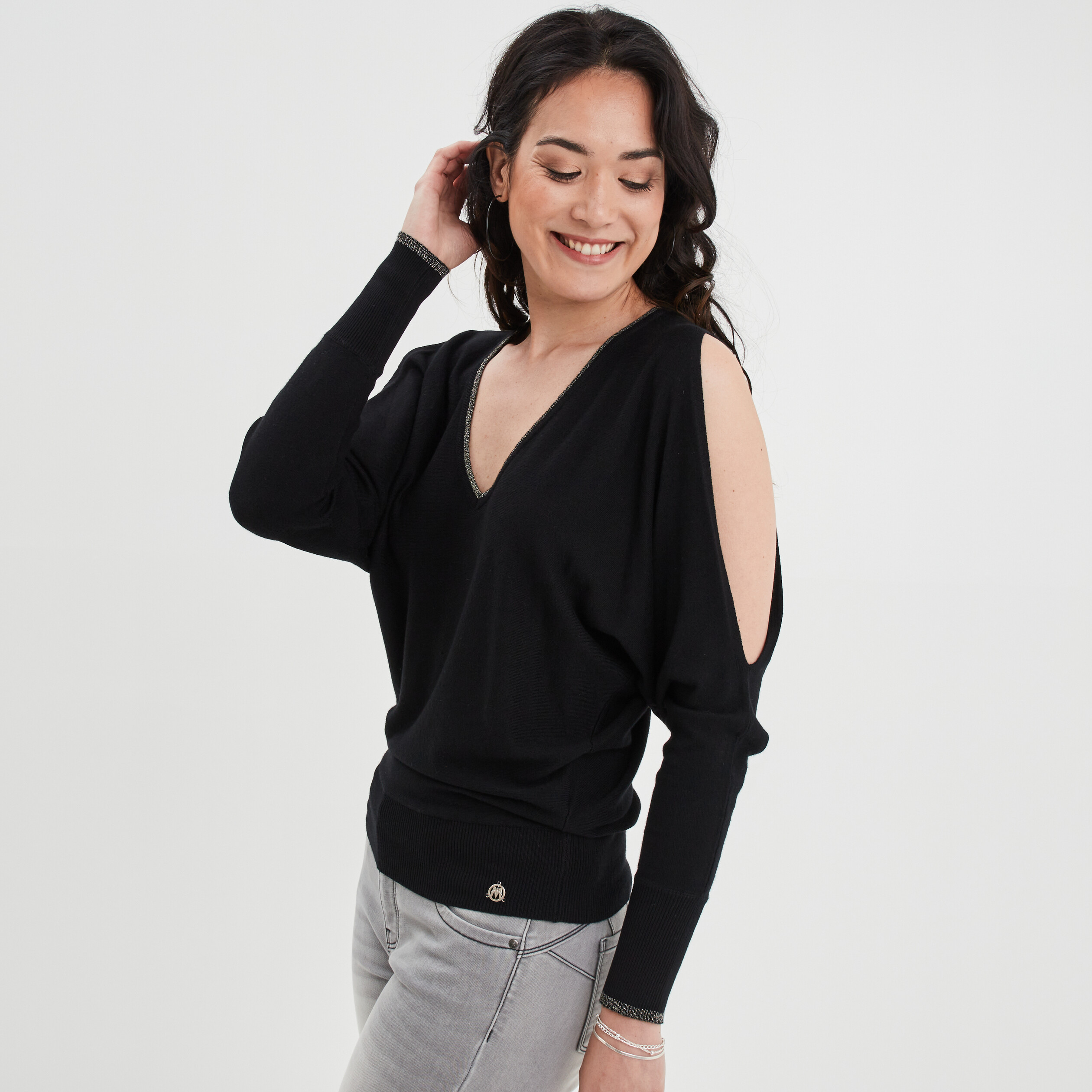 Pull manches chauve-souris à ouvertures noir femme | La Halle