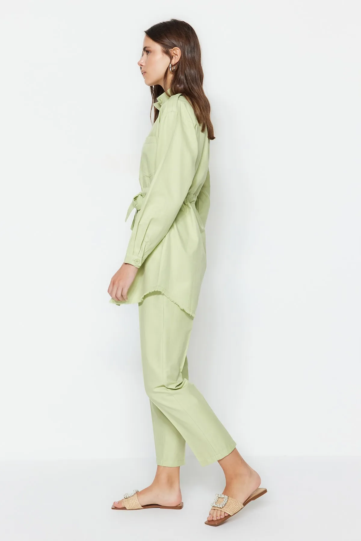 Trendyol Modest  Grünes gewebtes Hemd-Hosen-Set mit Taillenschnürung TCTSS23US00088