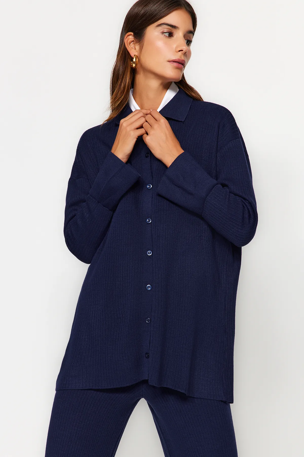 Trendyol Modest  Marineblaues Strickset mit Cardigan und Hose mit Schlitzdetail TCTAW23US00028