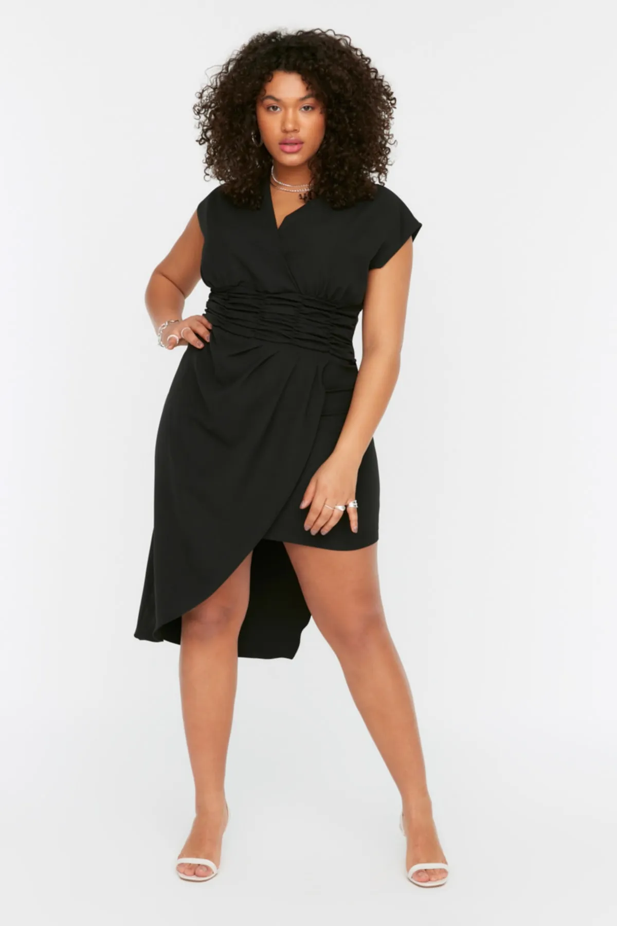 Trendyol Curve  Schwarzes, gewebtes, gerafftes Beil-Kleid TBBSS22AH0247