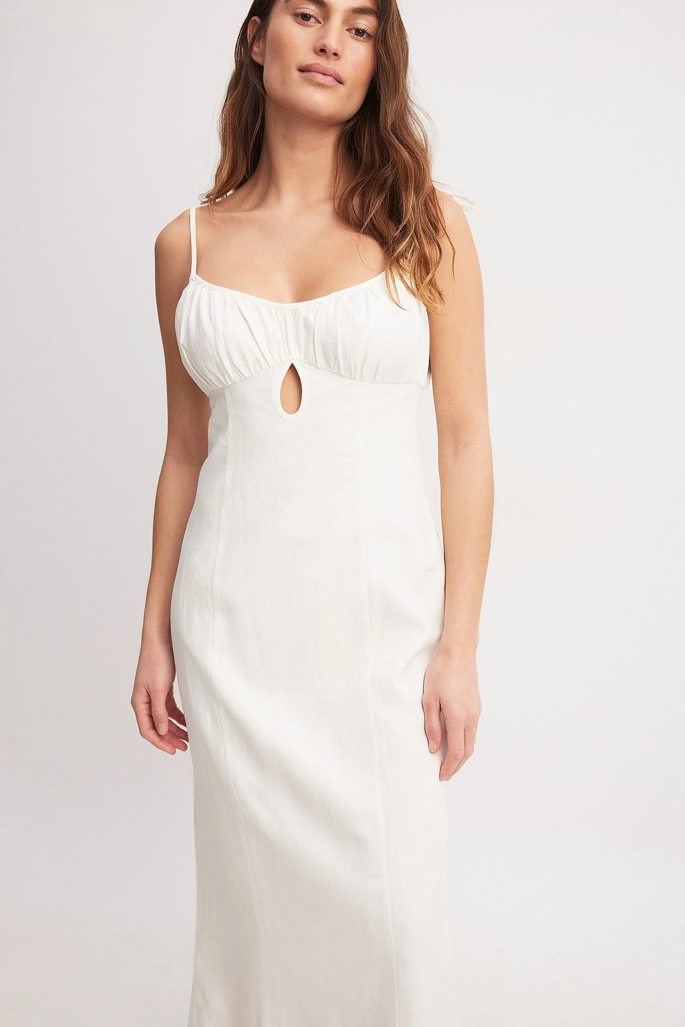 Midikleid aus Leinen-Mix mit Bändern
