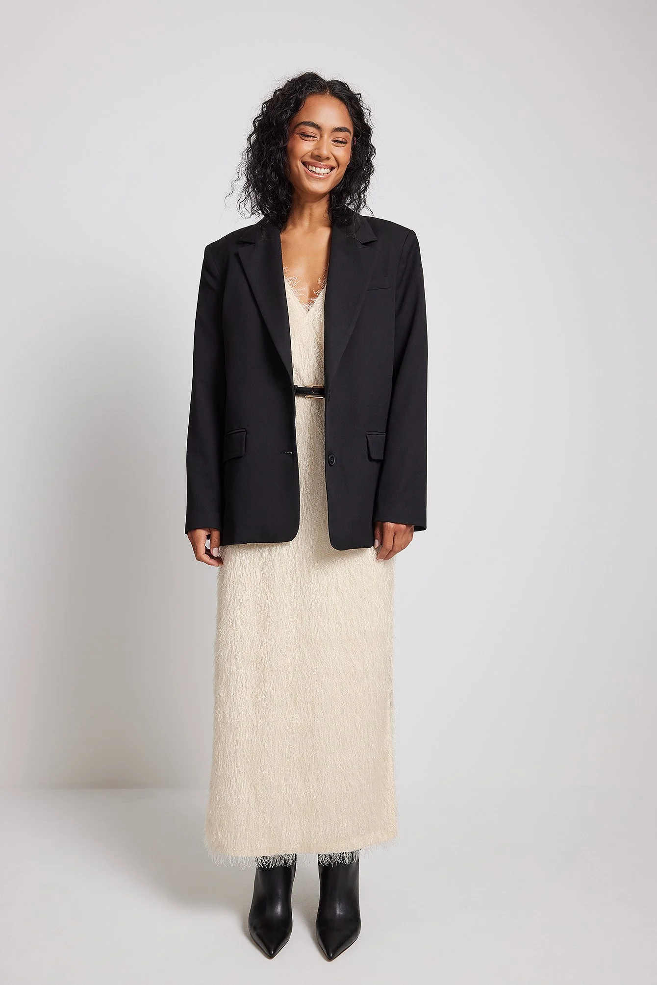 Maxikleid mit Federn