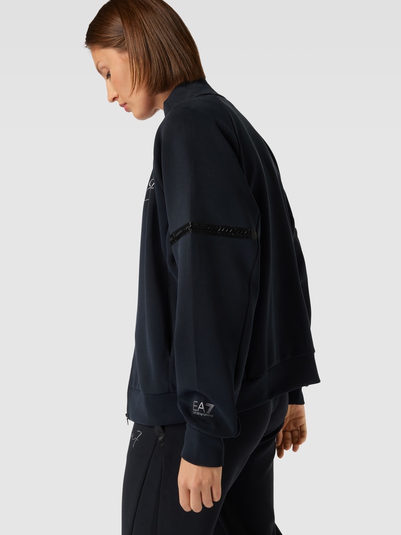 Sweatjacke mit Label-Print in schwarz