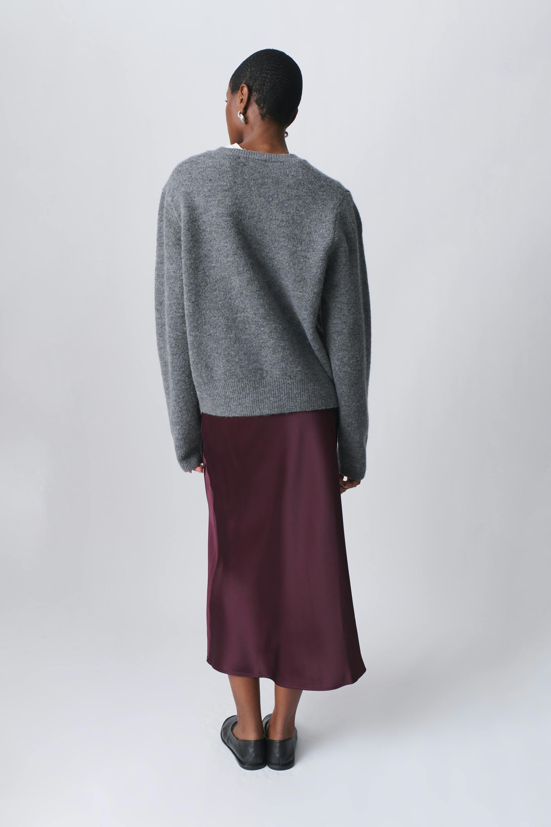 Elastic satin midi skirt