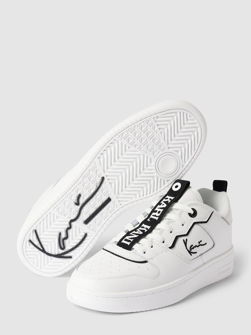 Sneaker mit Label-Detail in weiß