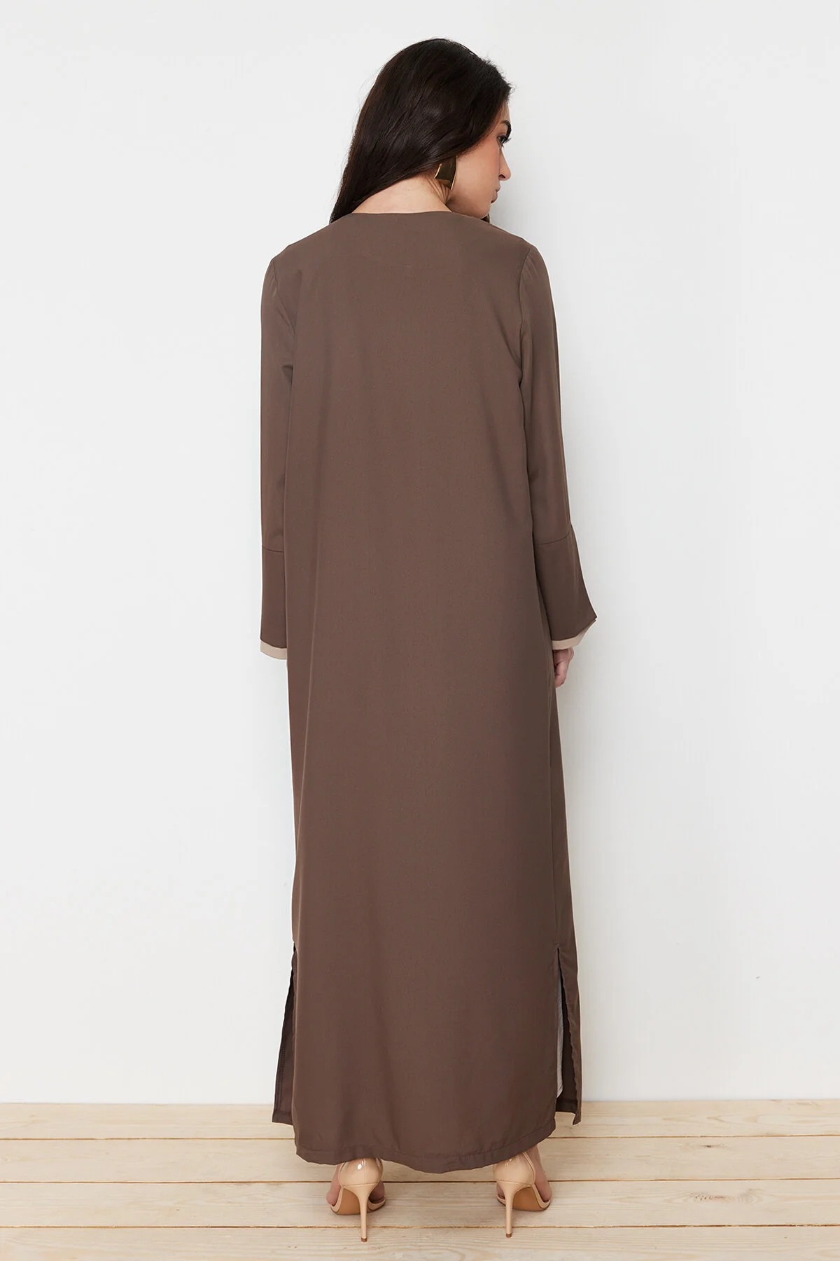 Trendyol Modest  Braune, steinfarbene, lange, gewebte Aerobin-Kappe & Ferace & Abaya TCTSS24KF00011