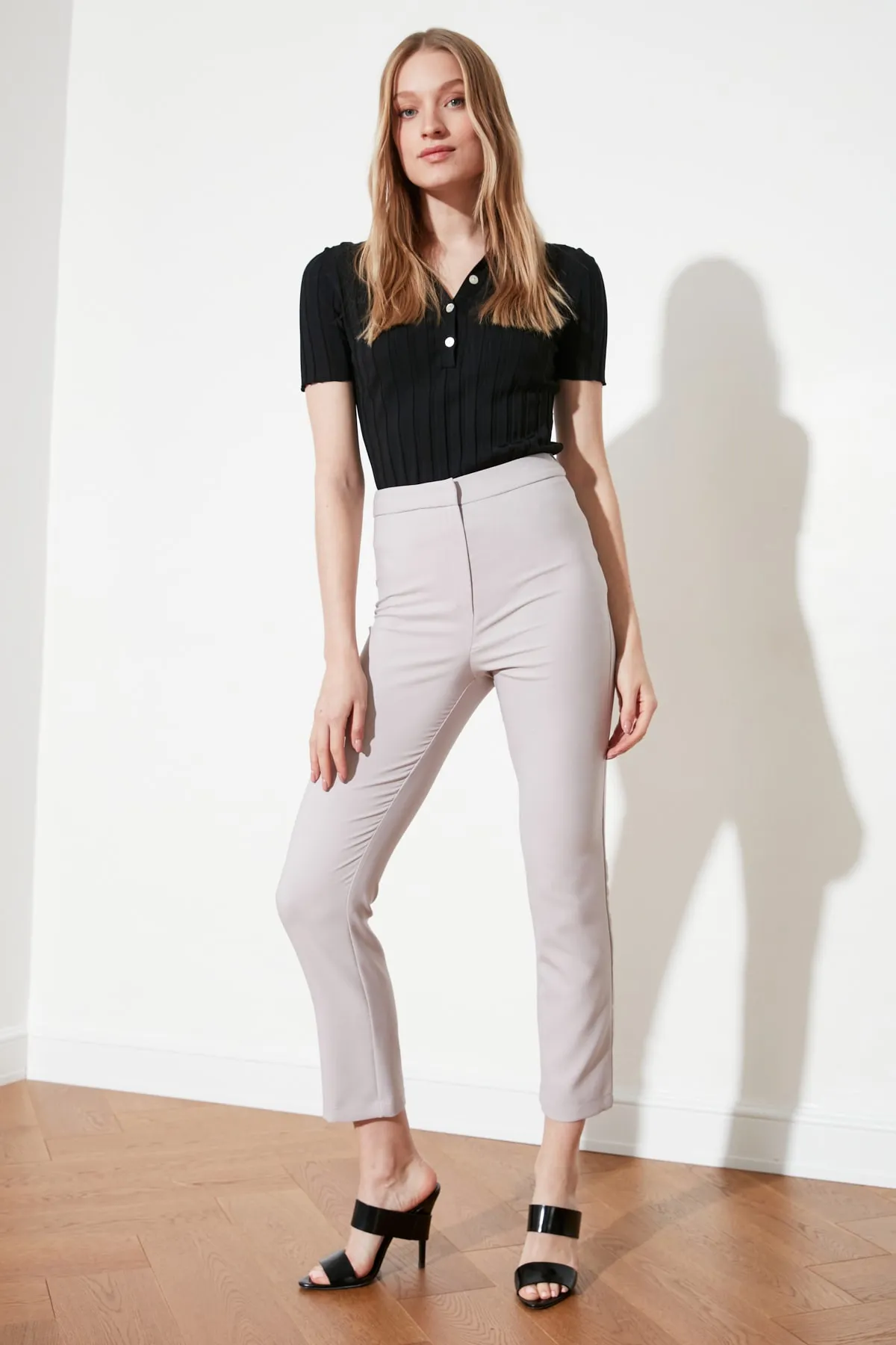 Trendyol Collection  Graue gewebte Zigarettenhose TWOSS20PL0075