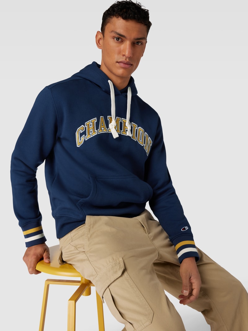 Hoodie mit Label-Stitching in marineblau