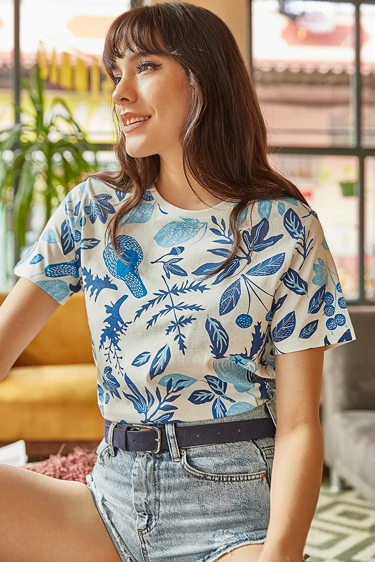 Olalook  Damen-T-Shirt mit Blumenmuster in Ecru-Blau TSH-19000161