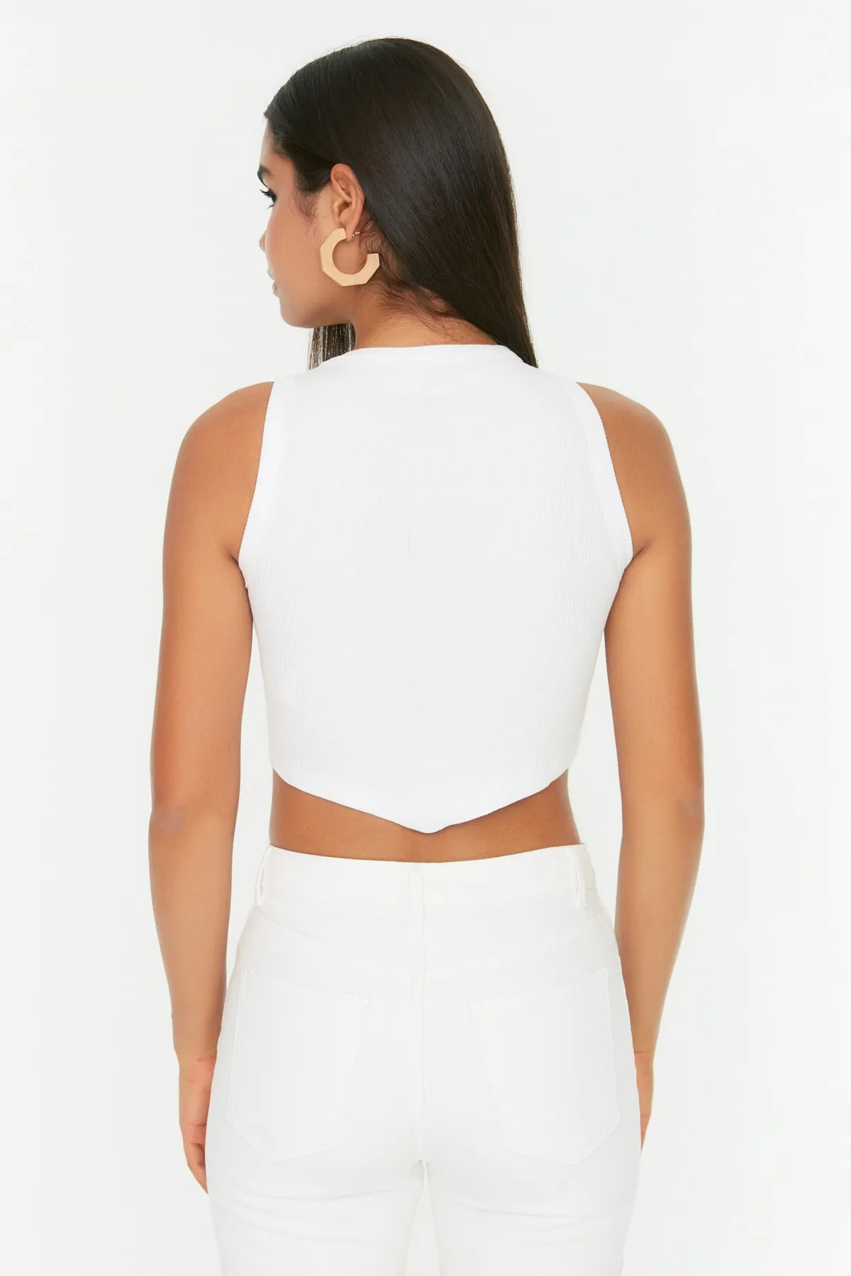 Trendyol Collection  Ecrufarbenes, asymmetrisches, superkurzes, geripptes, flexibles Strick-Tanktop TWOSS22AL0065