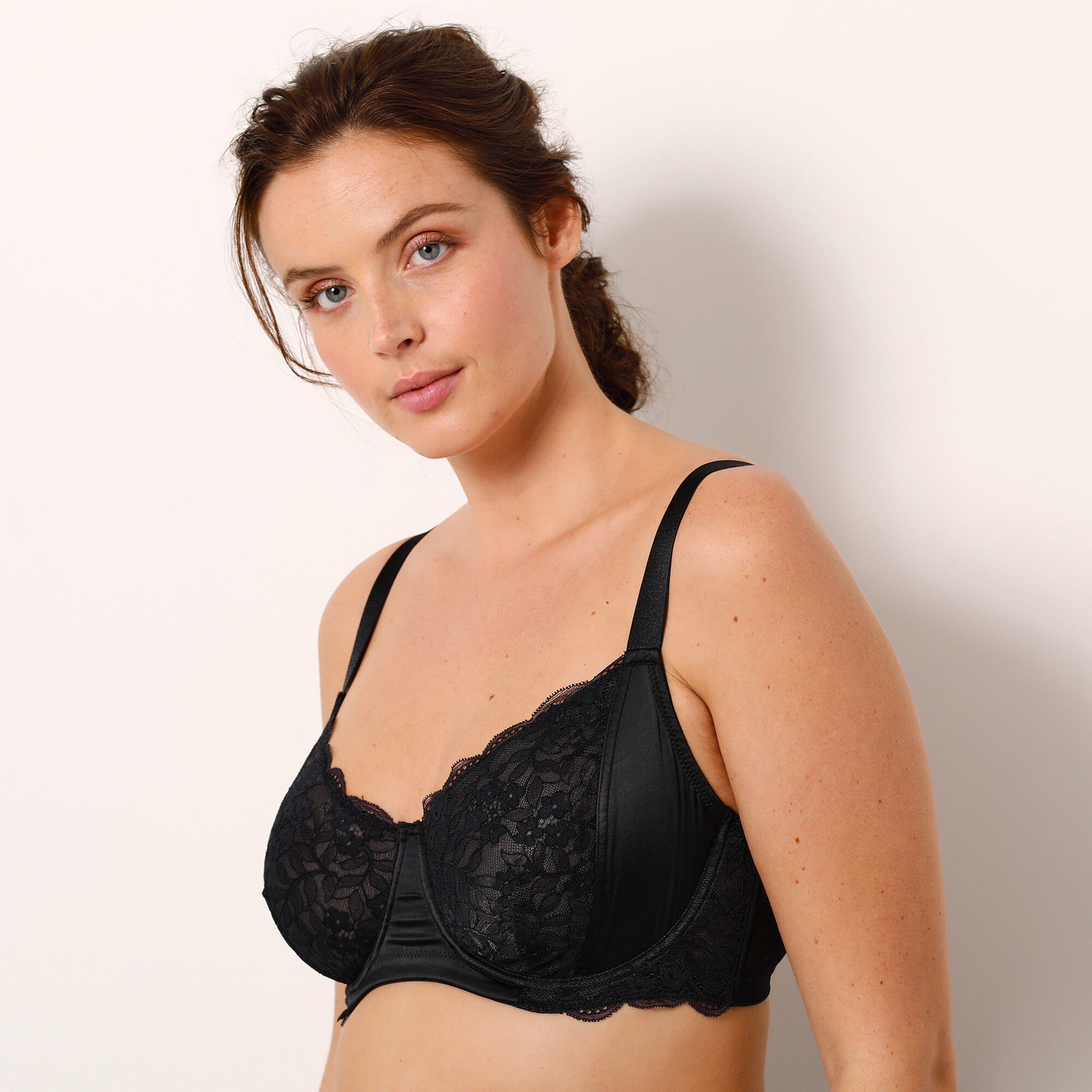 Soutien-gorge minimiseur en satin et dentelle