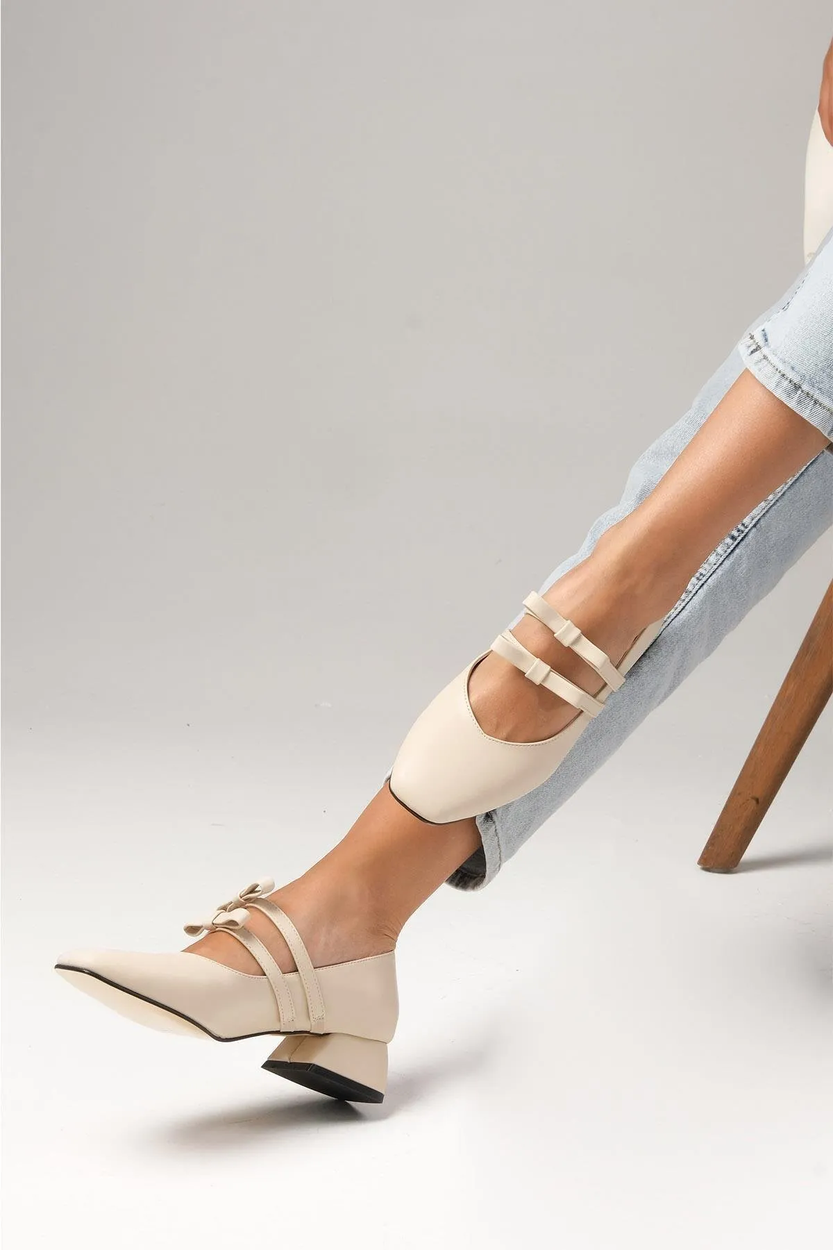 Mio Gusto  Britney Beige Blunt Toe Damenschuhe mit niedrigem Absatz