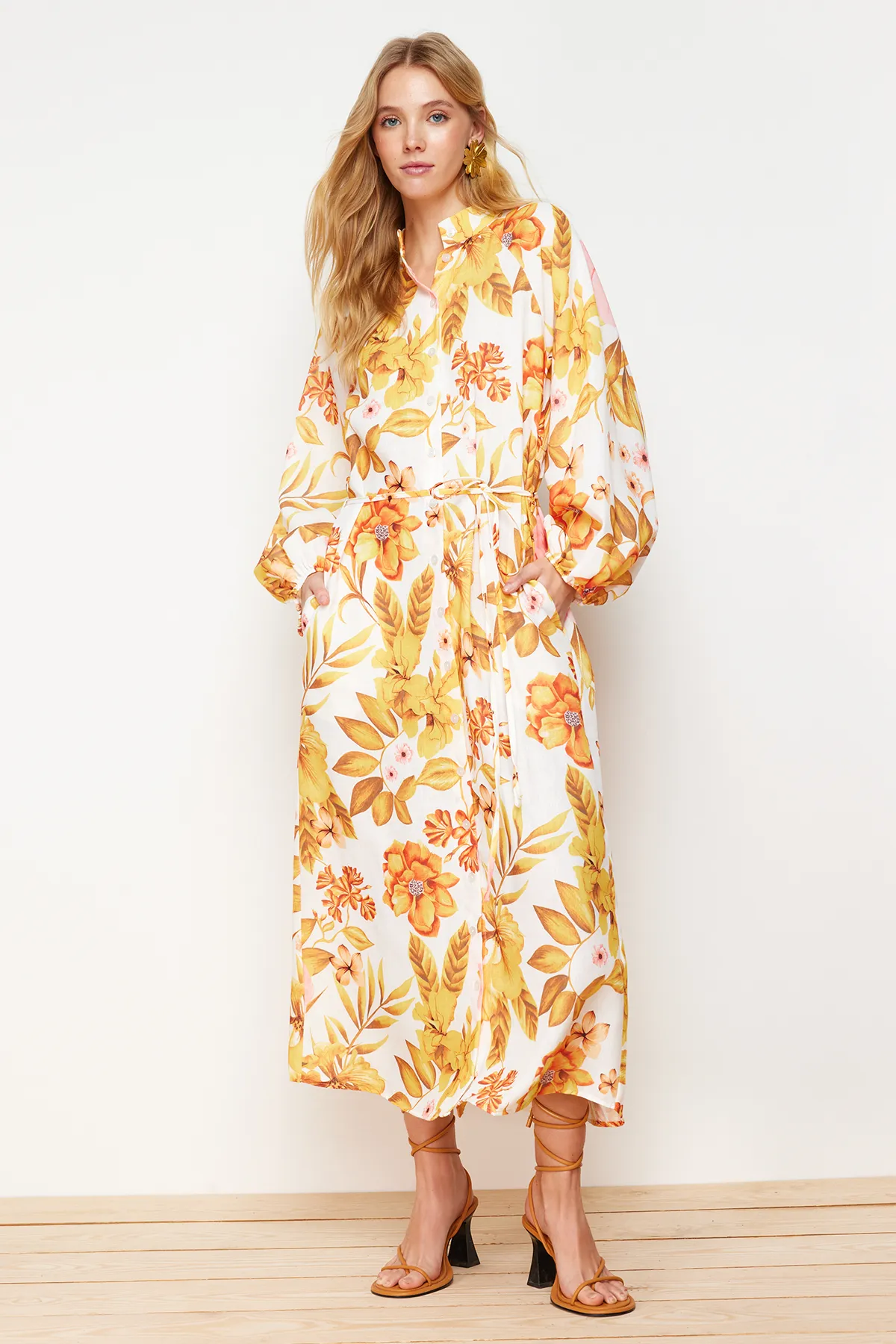 Trendyol Modest  Ecrufarbenes, gewebtes Hemdblusenkleid in Leinenoptik TCTSS24EB00106
