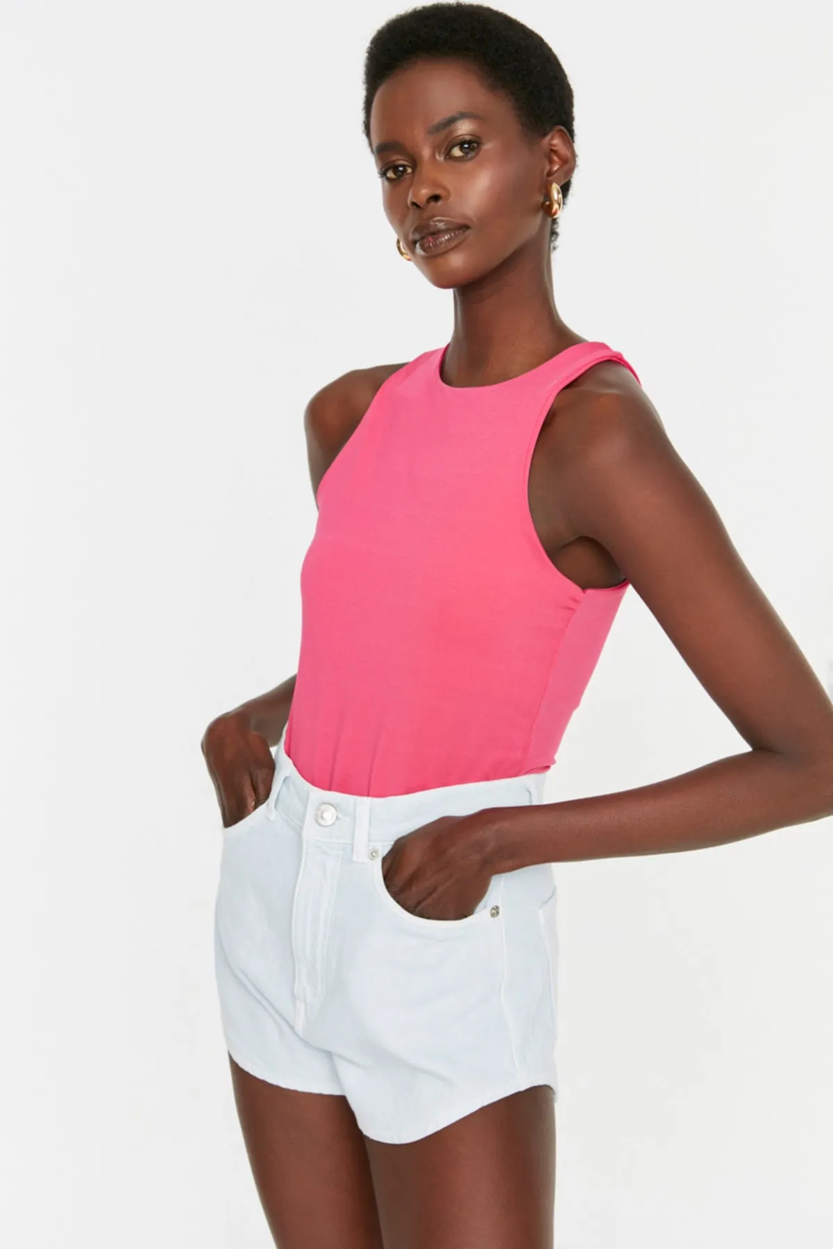 Trendyol Collection  Rosa Neckholder-Body aus Strick mit flexiblem Druckknopfverschluss TWOSS20BD0044