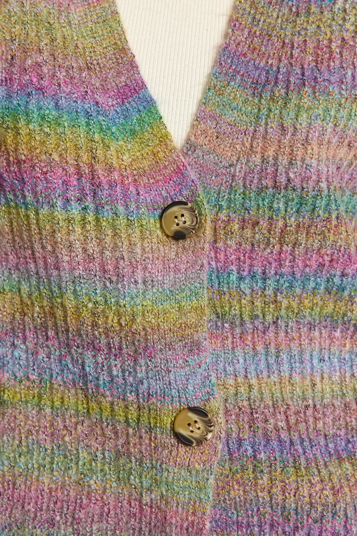 Trendyol Collection  Lila Strickcardigan mit Farbverlauf TWOAW24HI00109