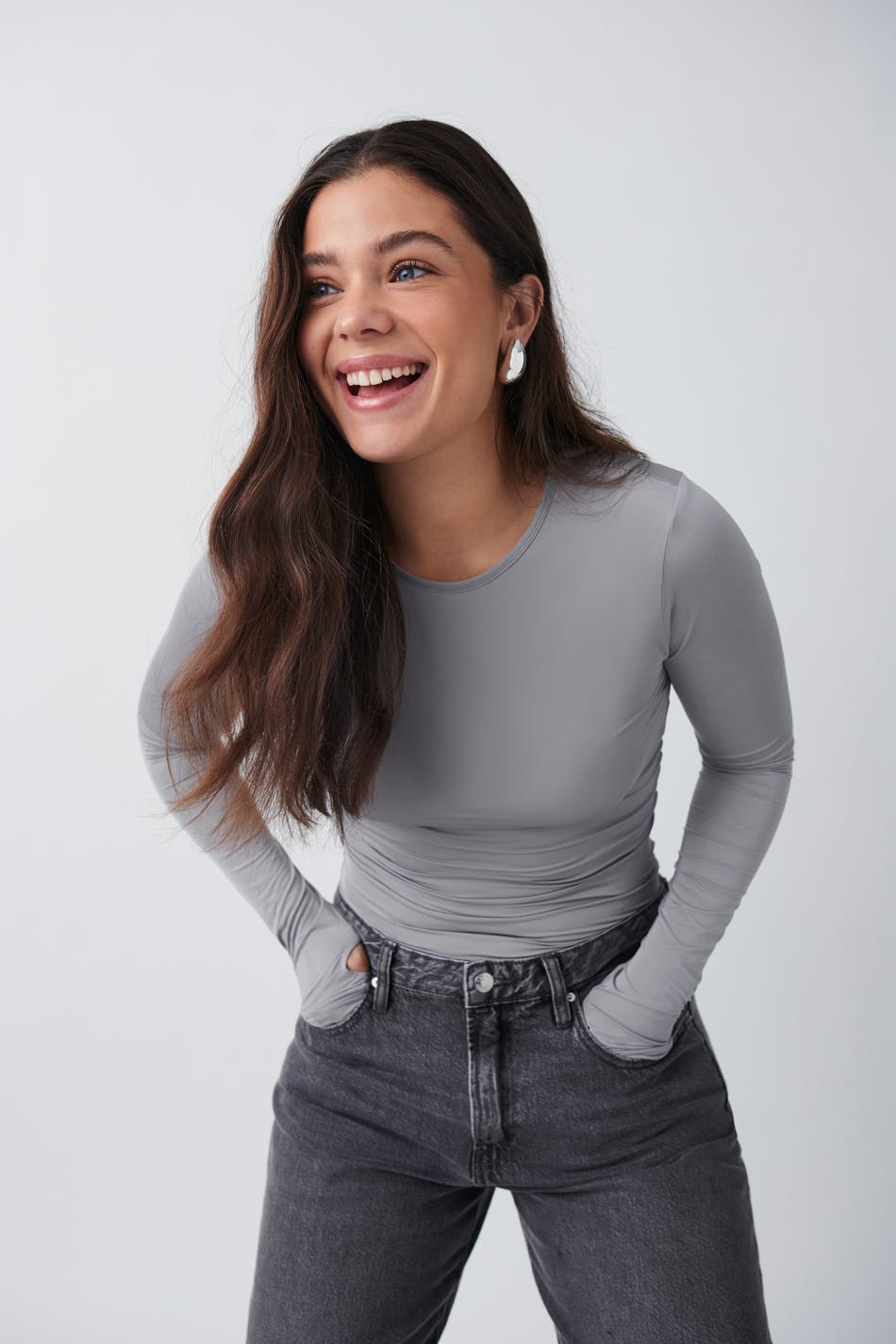 Thumb hole detail top