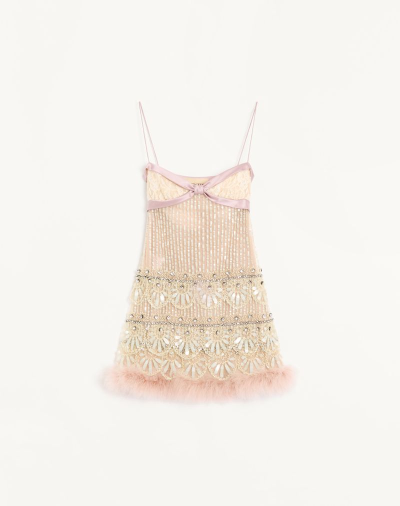 Vestido curto de tule bordado com efeito ilusão