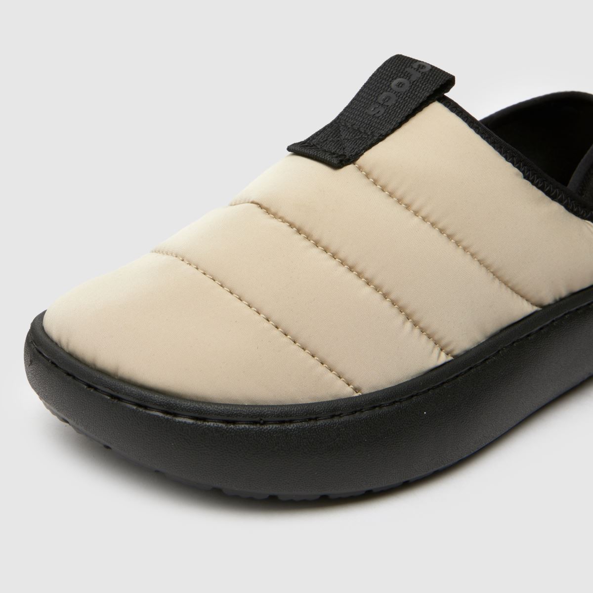 Crocs – Beige puff-sandaler med mockamotiv