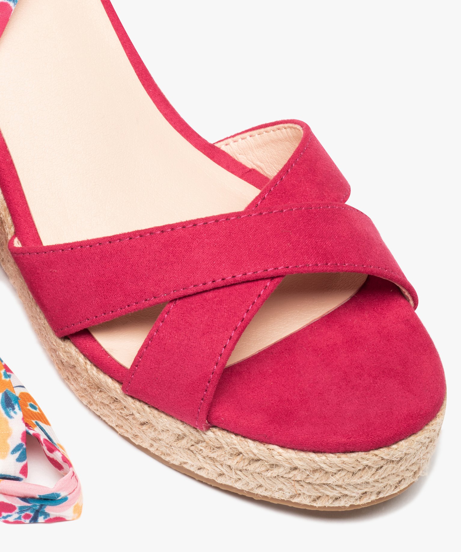 Sandales femme compensées en suédine et bride foulard fuchsia | GEMO