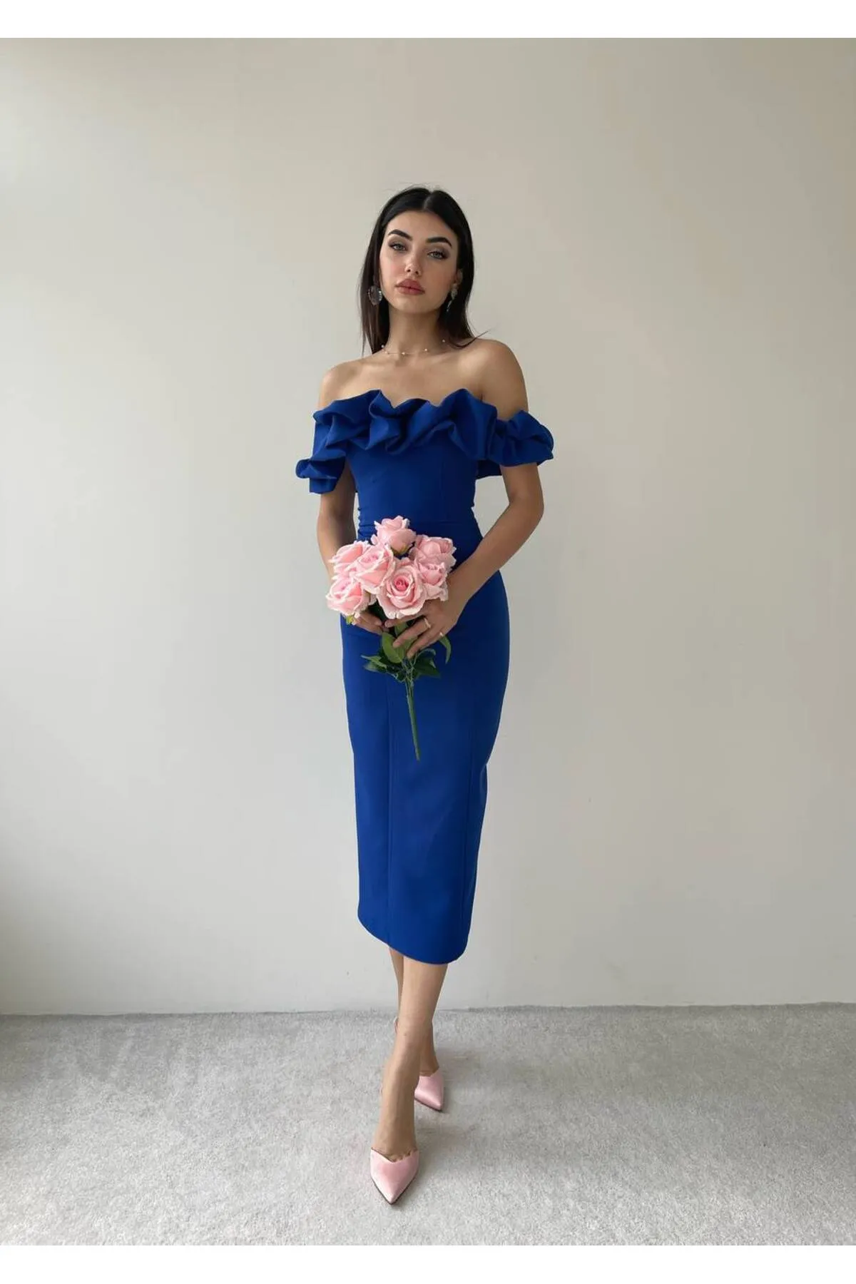 SONREİR  NIEDRIGE SCHULTERKLEID IN MIDI-LÄNGE