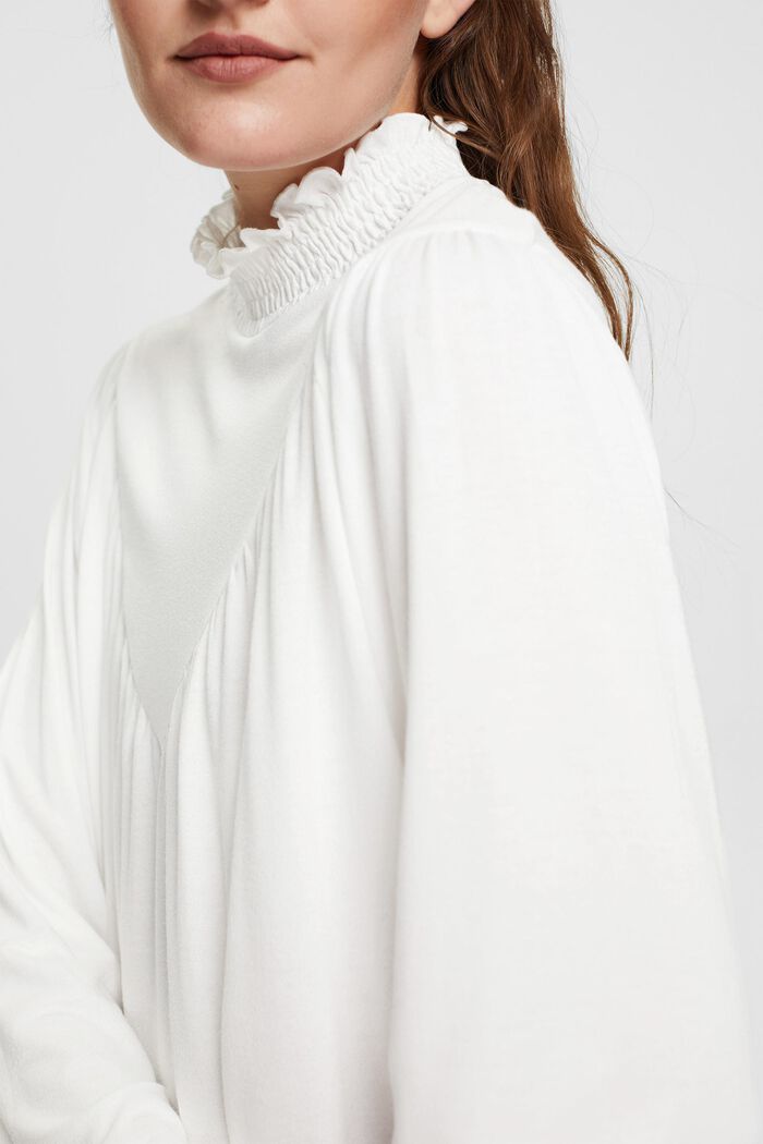 Langärmeliges Longsleeve mit gesmoktem Kragen, LENZING™ ECOVERO™