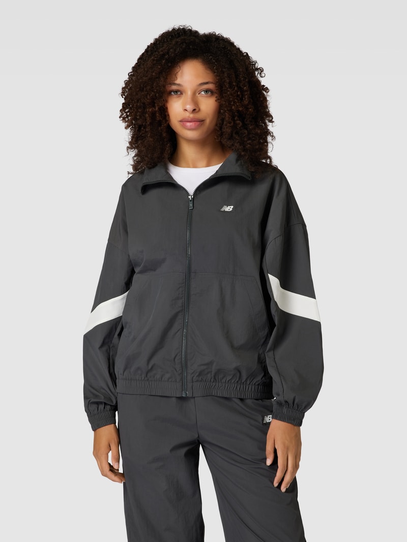 Trainingsjacke mit Eingrifftaschen in schwarz
