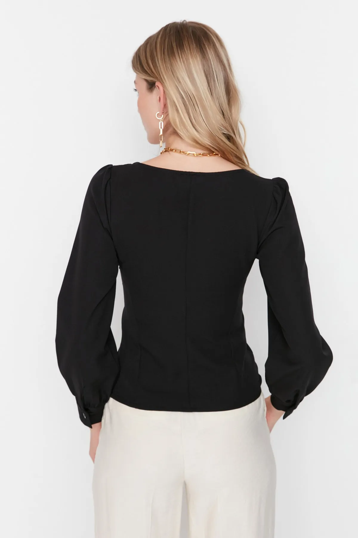 Trendyol Collection  Schwarze, detaillierte Webbluse mit Raffungen TWOAW23BZ00633