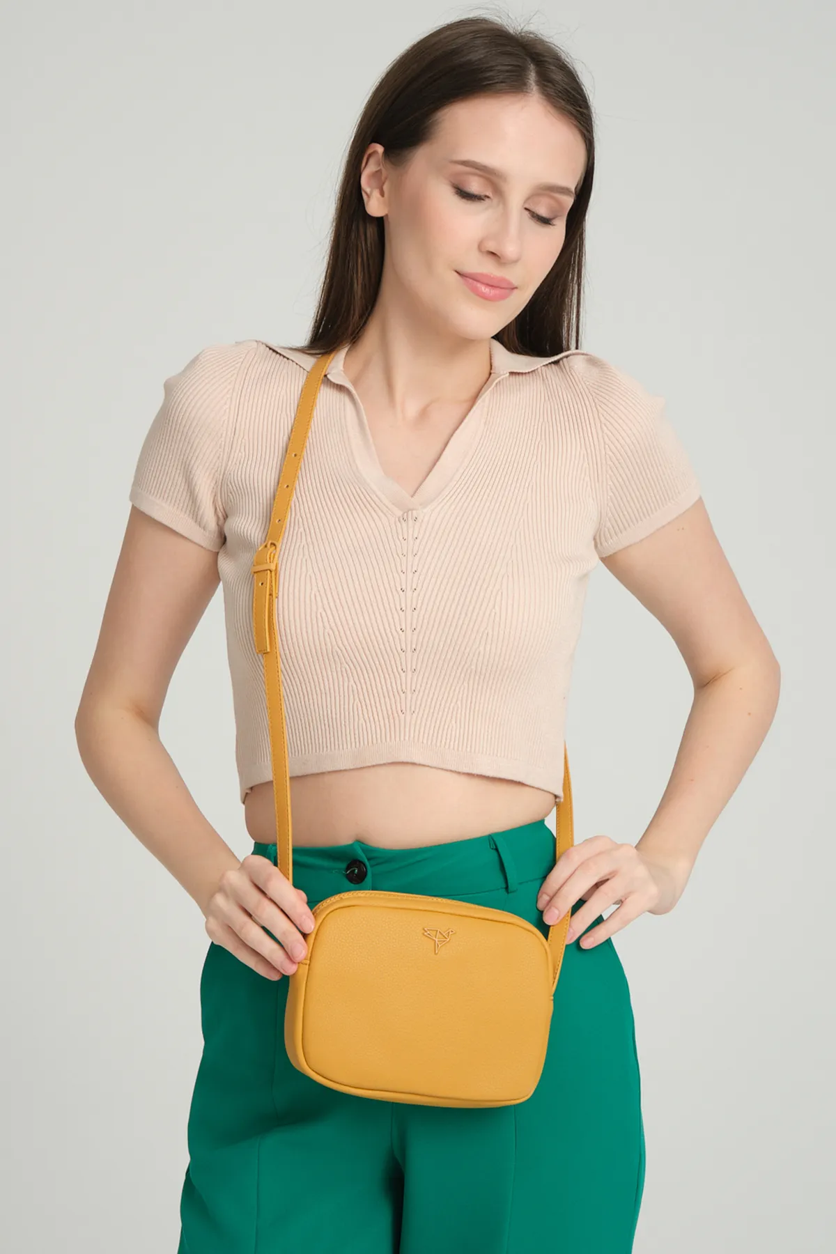 Garbalia  Liberty Senfgelbe Damen-Minitasche mit Reißverschluss, verstellbarem Schultergurt mit Kreuzgriff