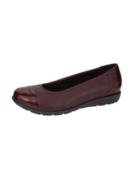 Ballerina in tollem Leder-Mix