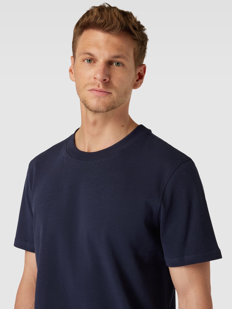 T-Shirt in unifarbenem Design Modell 'MAARKOS' in marineblau
