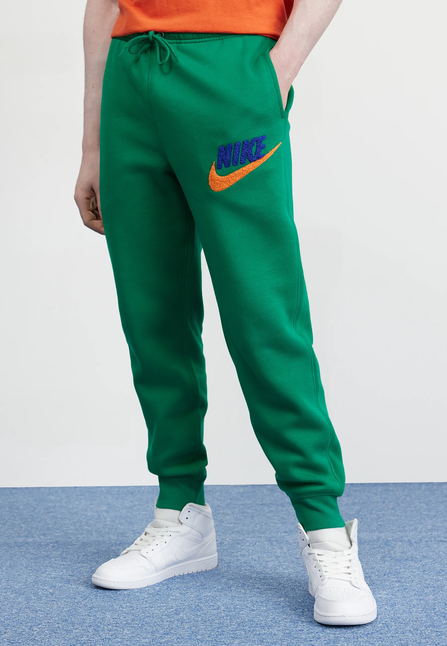 Nike Sportswear CLUB JOGGER - Pantalones de chándal